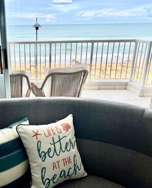Property grounds - Beachfront 3-Bedroom Apartment with Breathtaking Views in Luquillo (Luquillo)