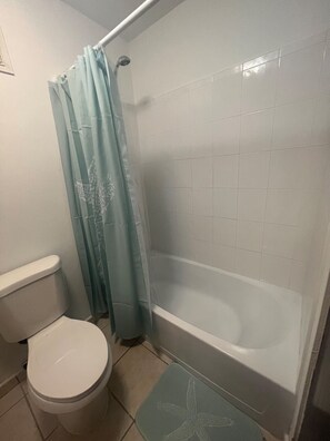 Hair dryer, towels, soap, toilet paper - Beachfront 3-Bedroom Apartment with Breathtaking Views in Luquillo (Luquillo)