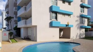 A modern building with a swimming pool. - Beachfront 3-Bedroom Apartment with Breathtaking Views in Luquillo (Luquillo)