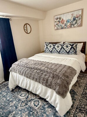 2 عدّة غرف نوم وواي فاي مجانًا وملاءات أسرّة