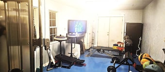 Charming barn with 1 bedroom and AC, fitness room in lovely Salem