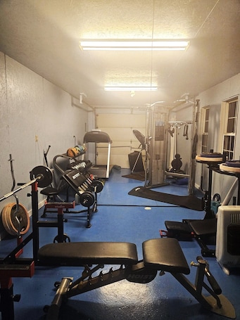 Fitness facility. Charming barn with 1 bedroom and AC, fitness room in lovely Salem