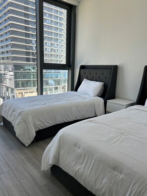 3 bedrooms, Internet, bed sheets - 3-bedroom condo in fabulous Miami with VIEWS, KASEYA CENTER/ CRUISE PORT (Miami)