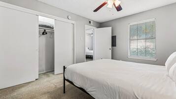 2 多间卧室、熨斗/熨衣板、WiFi、床单