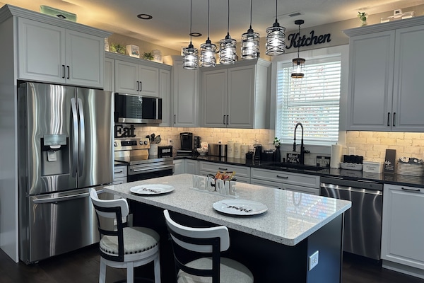 Micro-ondes, four, plaque de cuisson, lave-vaisselle