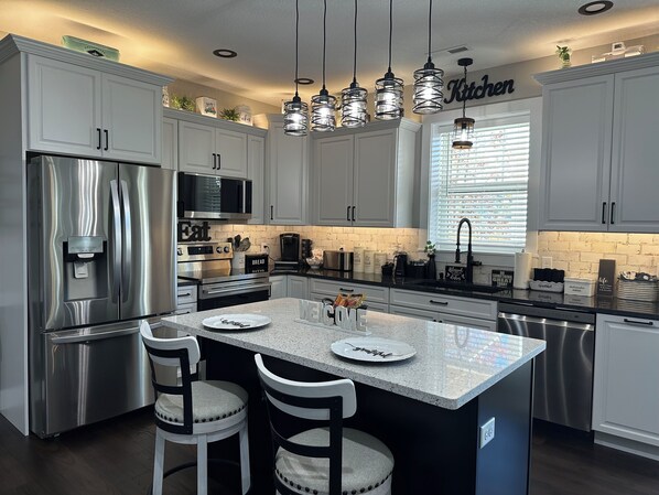 Micro-ondas, fogão, cooktop, lava-louças