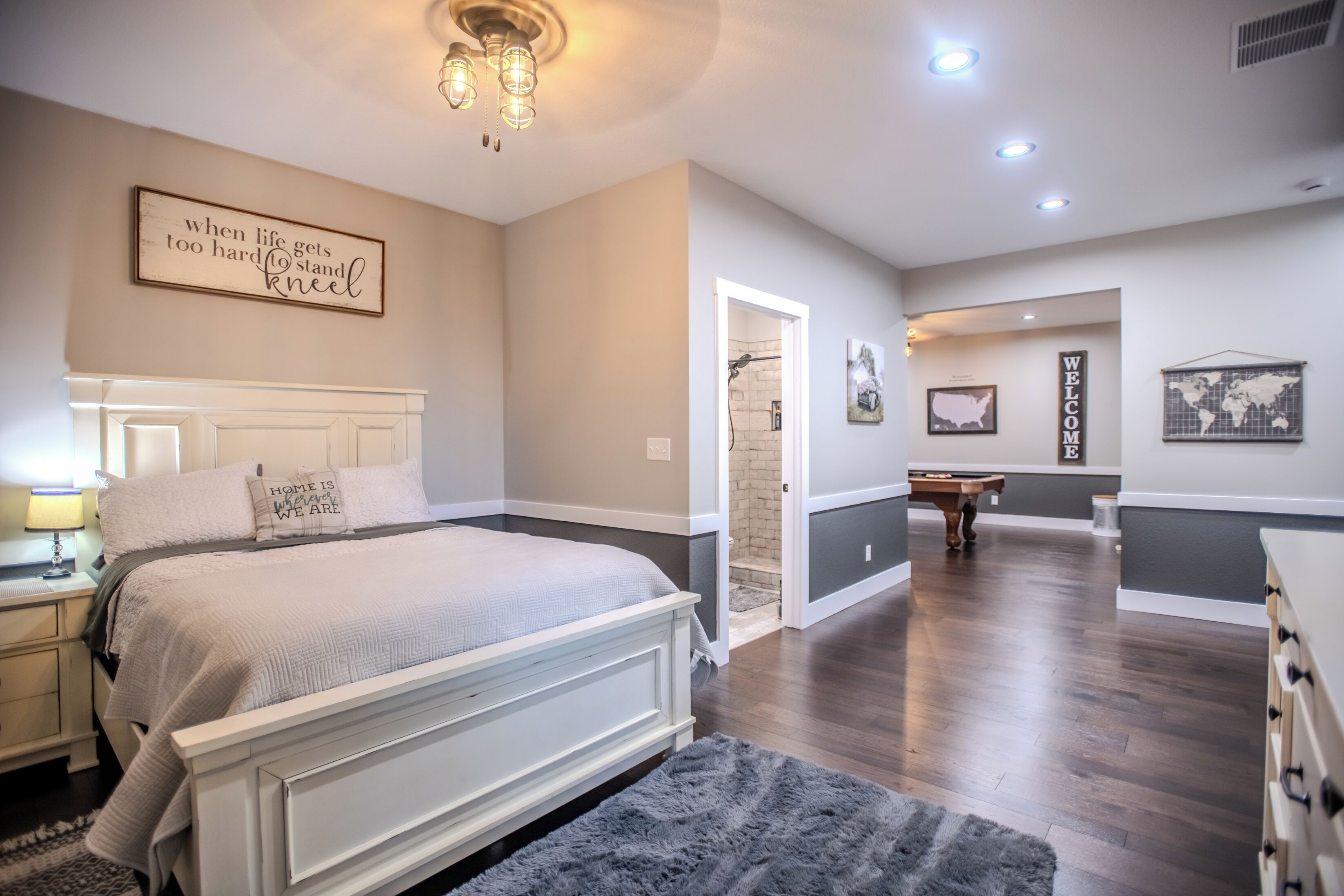 4 habitaciones, tabla de planchar con plancha, wifi y ropa de cama 