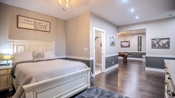 4 habitaciones, tabla de planchar con plancha, wifi y ropa de cama