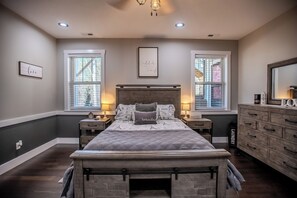 4 habitaciones, tabla de planchar con plancha, wifi y ropa de cama