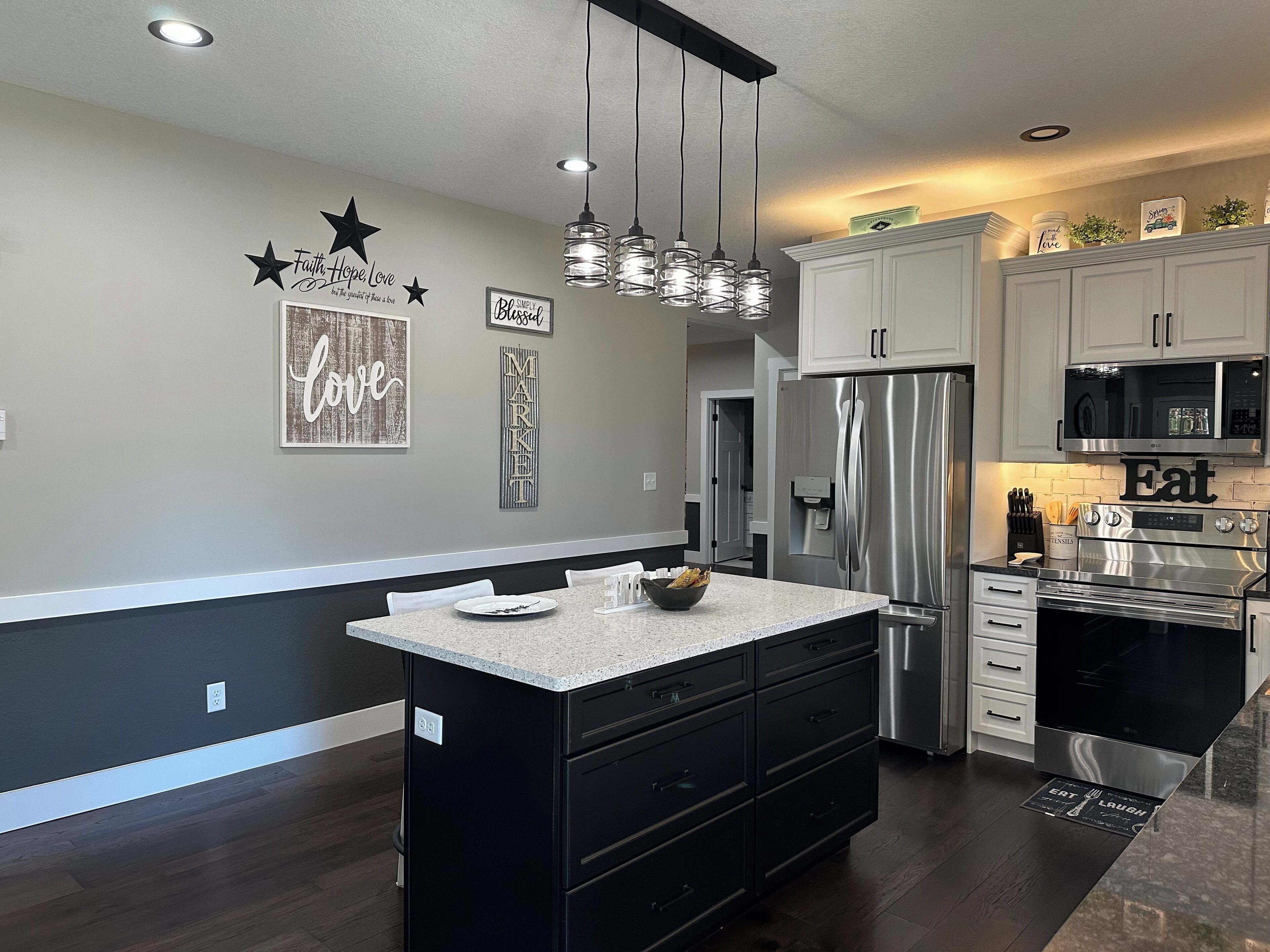 Microondas, horno, parrilla de estufa y lavavajillas 