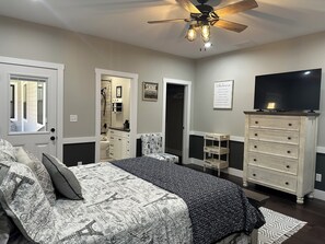 4 slaapkamers, een strijkplank/strijkijzer, wifi, beddengoed