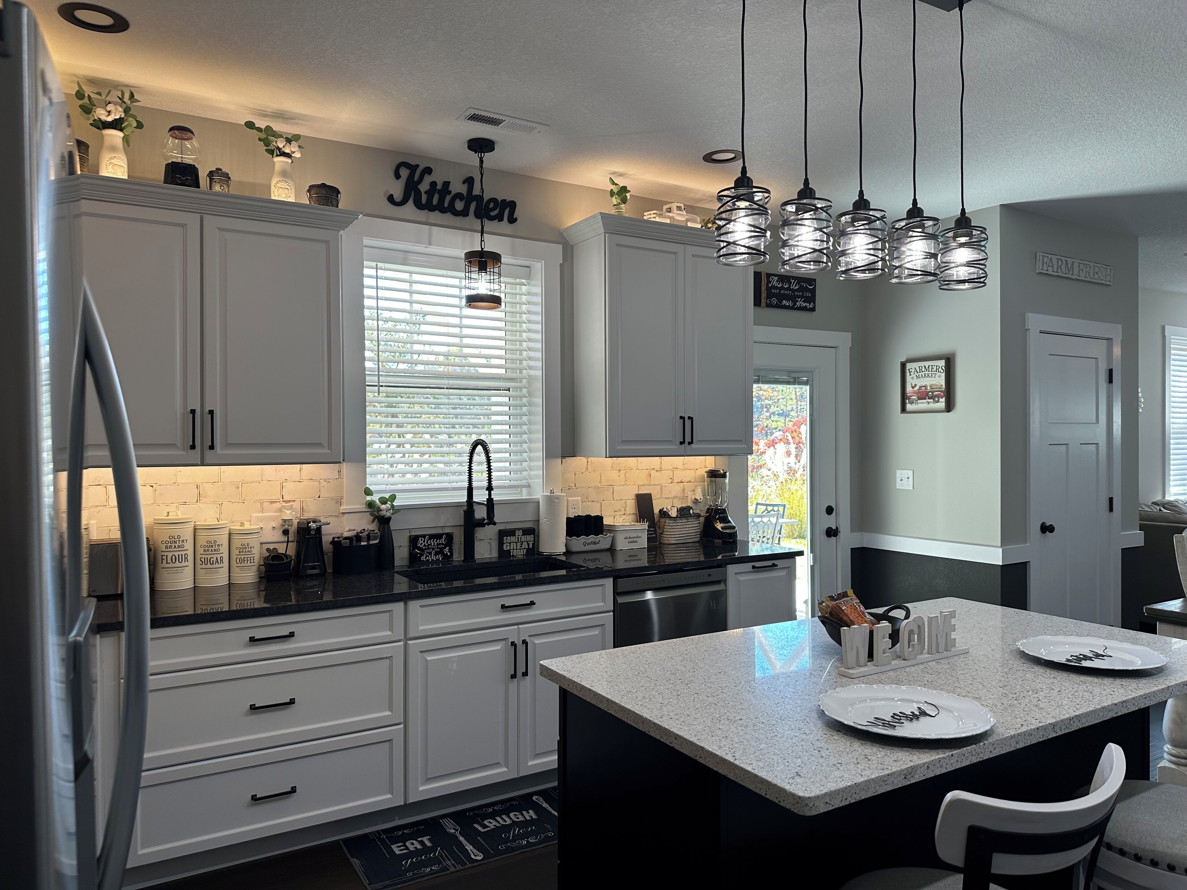 Micro-ondes, four, plaque de cuisson, lave-vaisselle