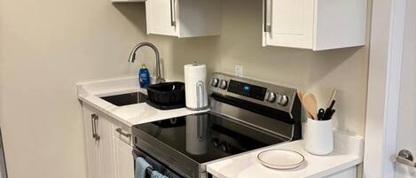 Micro-ondes, four, plaque de cuisson