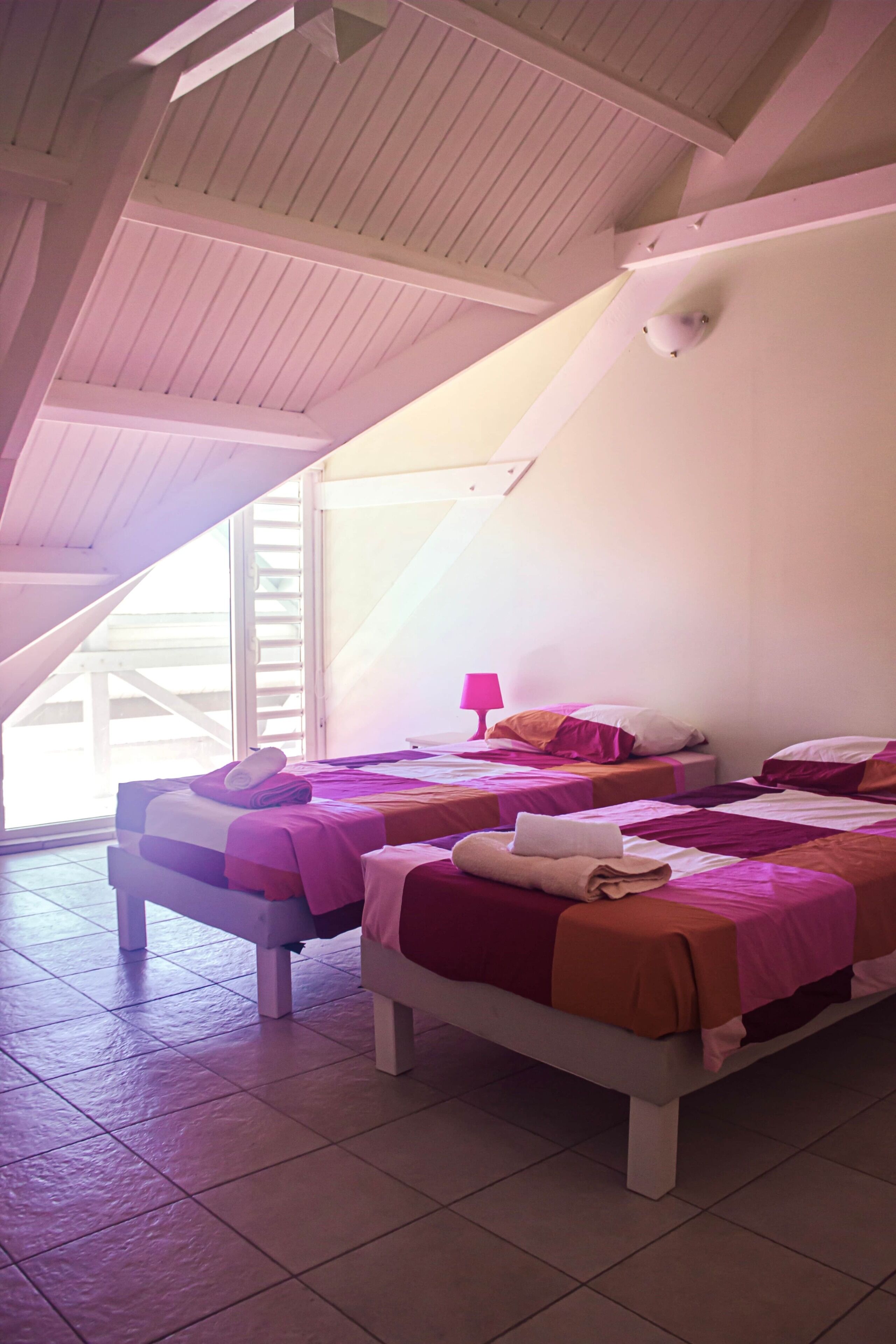 3 chambres, fer et planche à repasser, Wi-Fi, draps fournis