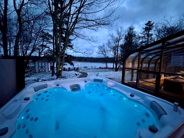 Outdoor spa tub