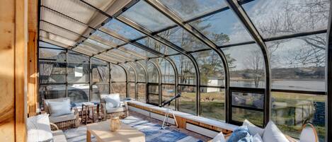 Smart TV, fireplace, video games, DVD player