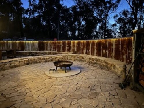 Bushland retreat with 3 private cabins to enjoy the quiet of the Australian Bush