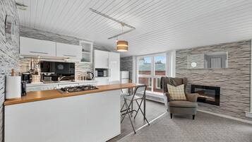 Oven, stovetop, coffee/tea maker, toaster