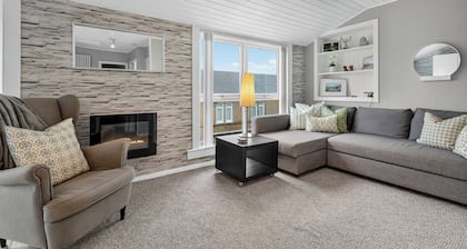 Coastal Charm: Modern Retreat by Seafront