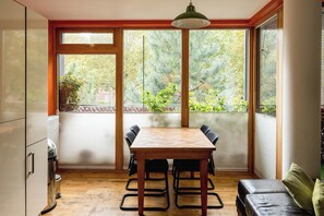 Dining - Central London Gem: Modern 1BD with Balcony (London)