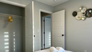 3 bedrooms, desk, free WiFi, bed sheets