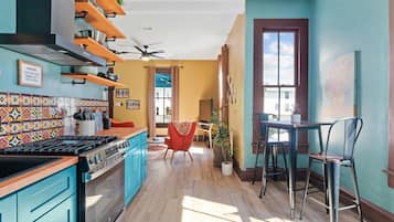 Fridge, microwave, oven, stovetop