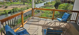 Gorgeous River View Home on Lower Deschutes River
