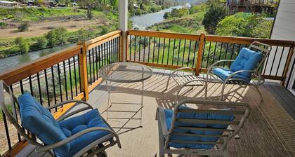 Gorgeous River View Home on Lower Deschutes River