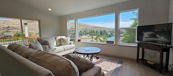 Gorgeous River View Home on Lower Deschutes River