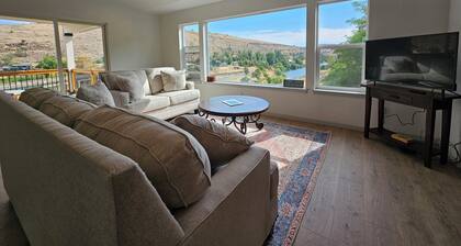 Gorgeous River View Home on Lower Deschutes River