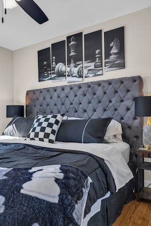 2 slaapkamers, een strijkplank/strijkijzer, internet, beddengoed