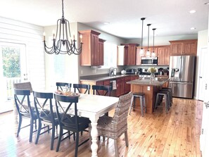 Four Ă micro-ondes, un four, surface de cuisson, lave-vaisselle