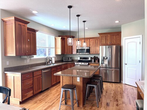 Charming Holiday Family Retreat 5b/3bth, Sleeps 14