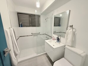 Hair dryer, towels, soap, shampoo - Pool, Opposite  Yacht Club and Carlisle Bay!  2 Bed 2 Bath Banyan Court (Bridgetown)