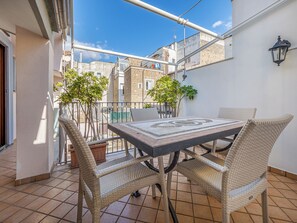Comfort-Apartment, Stadtblick | Terrasse/Patio