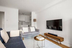 TV, stereo - Blueground | City of London, view, nr Tower Bridge (London)