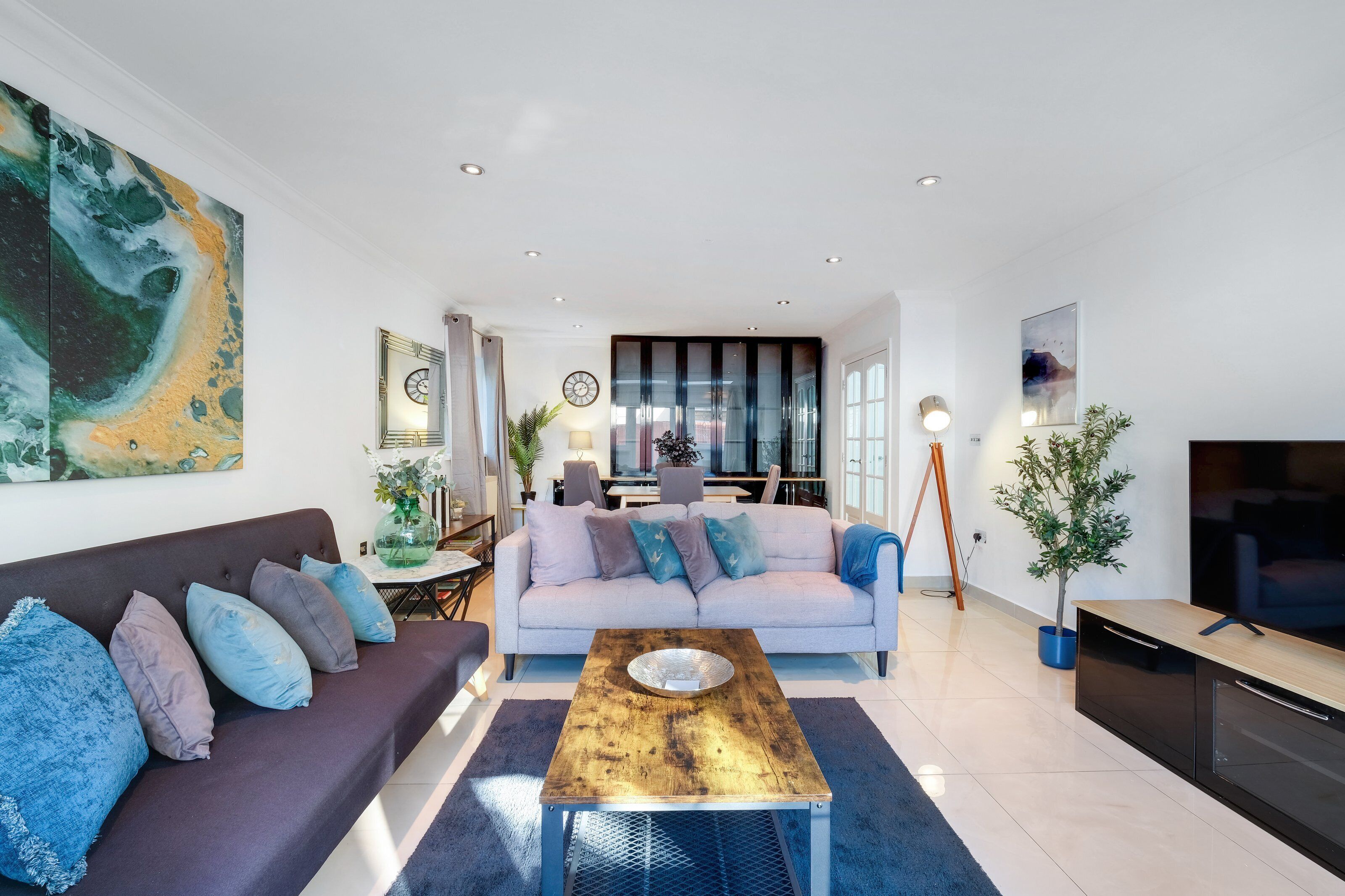 Family House | Free WiFi, bed sheets