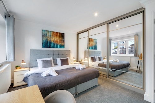 Isher 3 Bedroom 2 Bath Hse with Parking