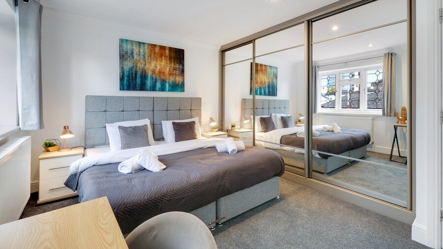 Isher 3 Bedroom 2 Bath Hse with Parking