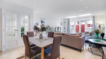 Family House | Dining room