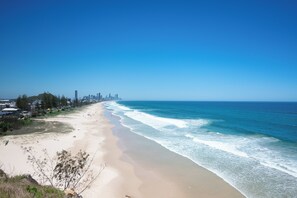 Beach - Lakeside Escape | Waterfront Stay near Burleigh (Varsity Lakes)