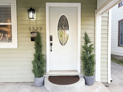 Cozy, Stylish Private Side of Duplex Near Downtown Indianapolis