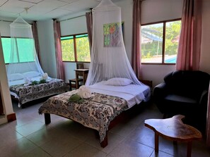 經典四人房, 河景 | 書桌、免費 Wi-Fi