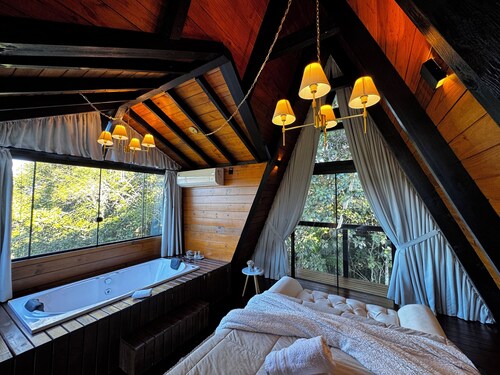 Chalet with bathtub, hill view, and pet-friendly.