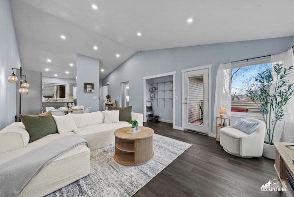 智能电视、壁炉