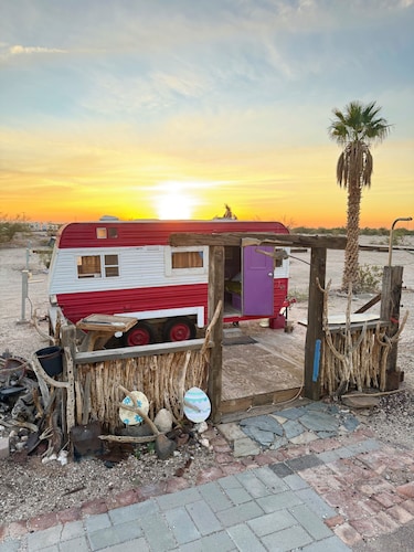 Experience the Magic of Glamis in Your Cozy Desert Getaway ✨