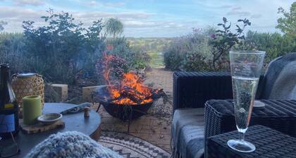 Relax & chill in the spa at Katandra Cottage, just a short drive from the city .