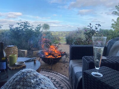 Relax & chill in the spa at Katandra Cottage, just a short drive from the city .