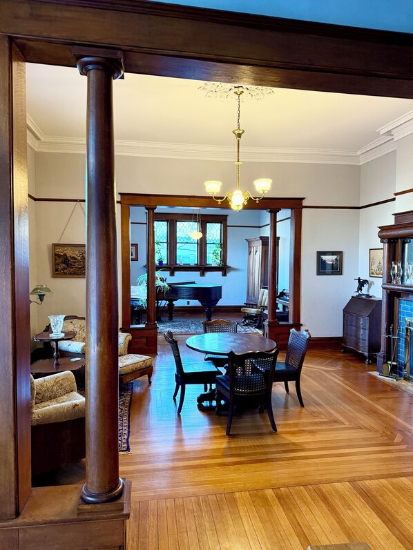 المنشأة من الداخل