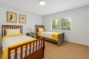 3 chambres, fer et planche à repasser, Wi-Fi, draps fournis